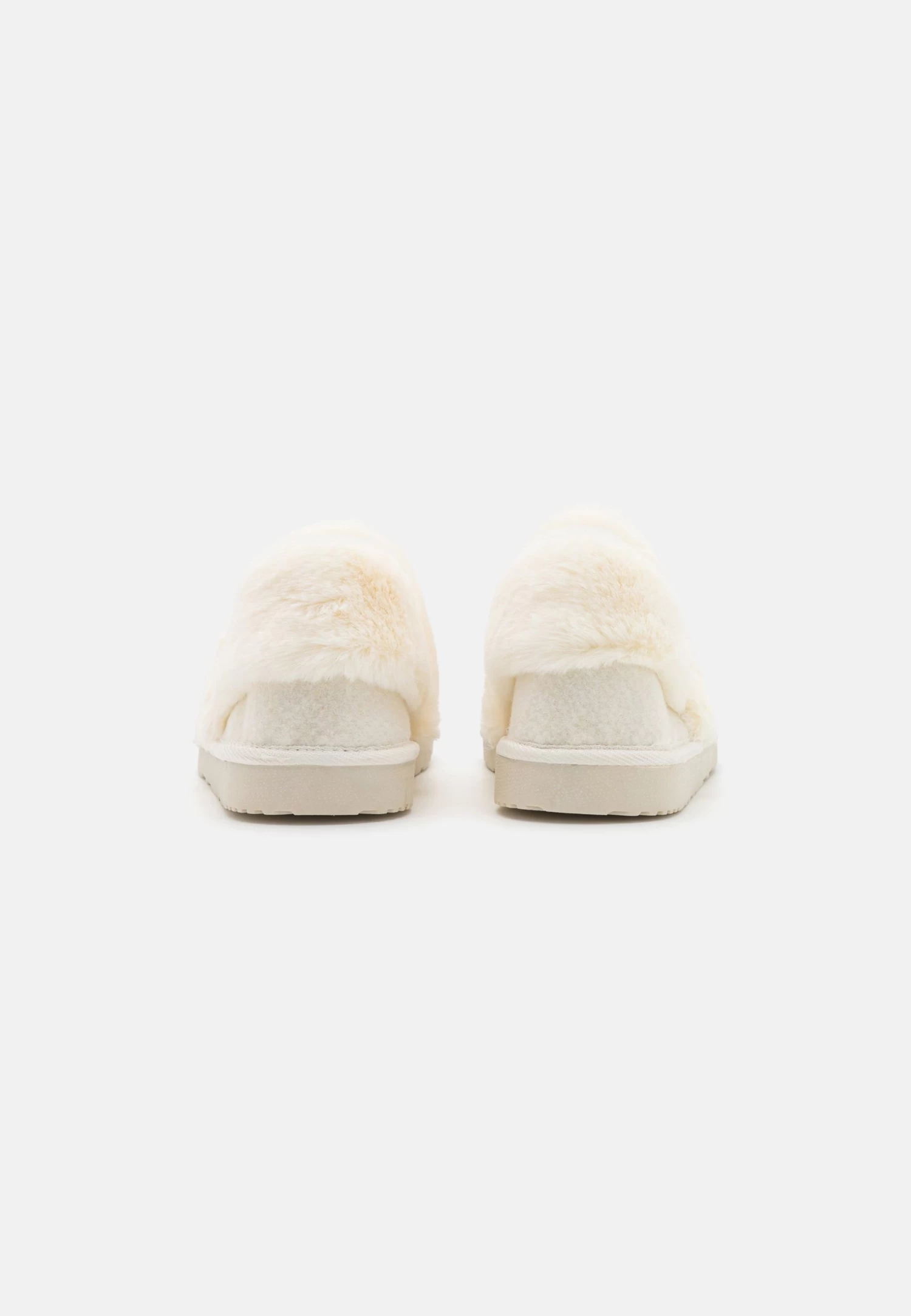 Pier One Slippers - White 6 Pier One Slippers - White - Image 4